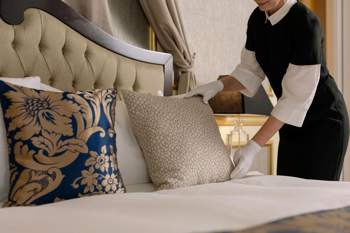 Luxurious Pearl Suite with panoramic views